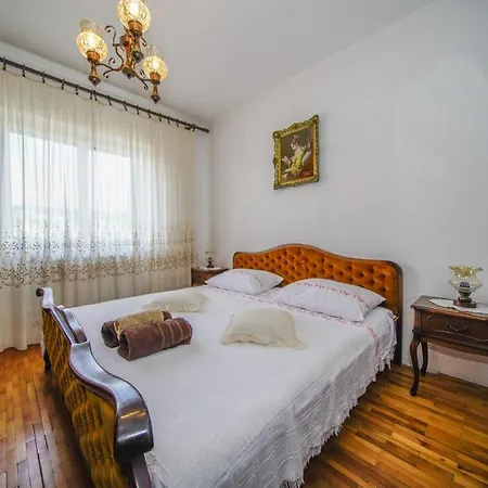 With Parking Space Splitska, Brac - 2857 דירה