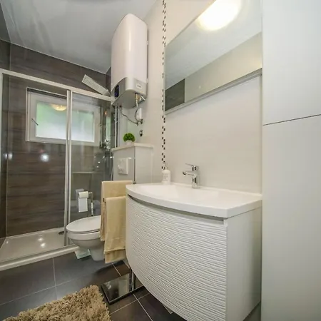 דירה With Parking Space Splitska, Brac - 2857 סופטאר