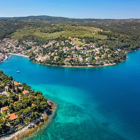 With Parking Space Splitska, Brac - 2857 Apartamento Supetar