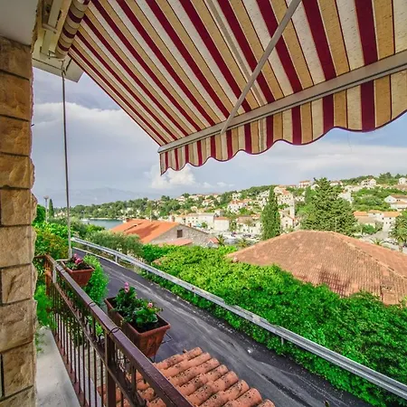 Apartamento With Parking Space Splitska, Brac - 2857 Supetar