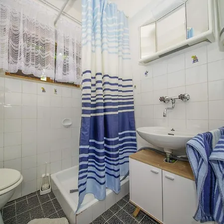 Apartamento With Parking Space Splitska, Brac - 2857 *
